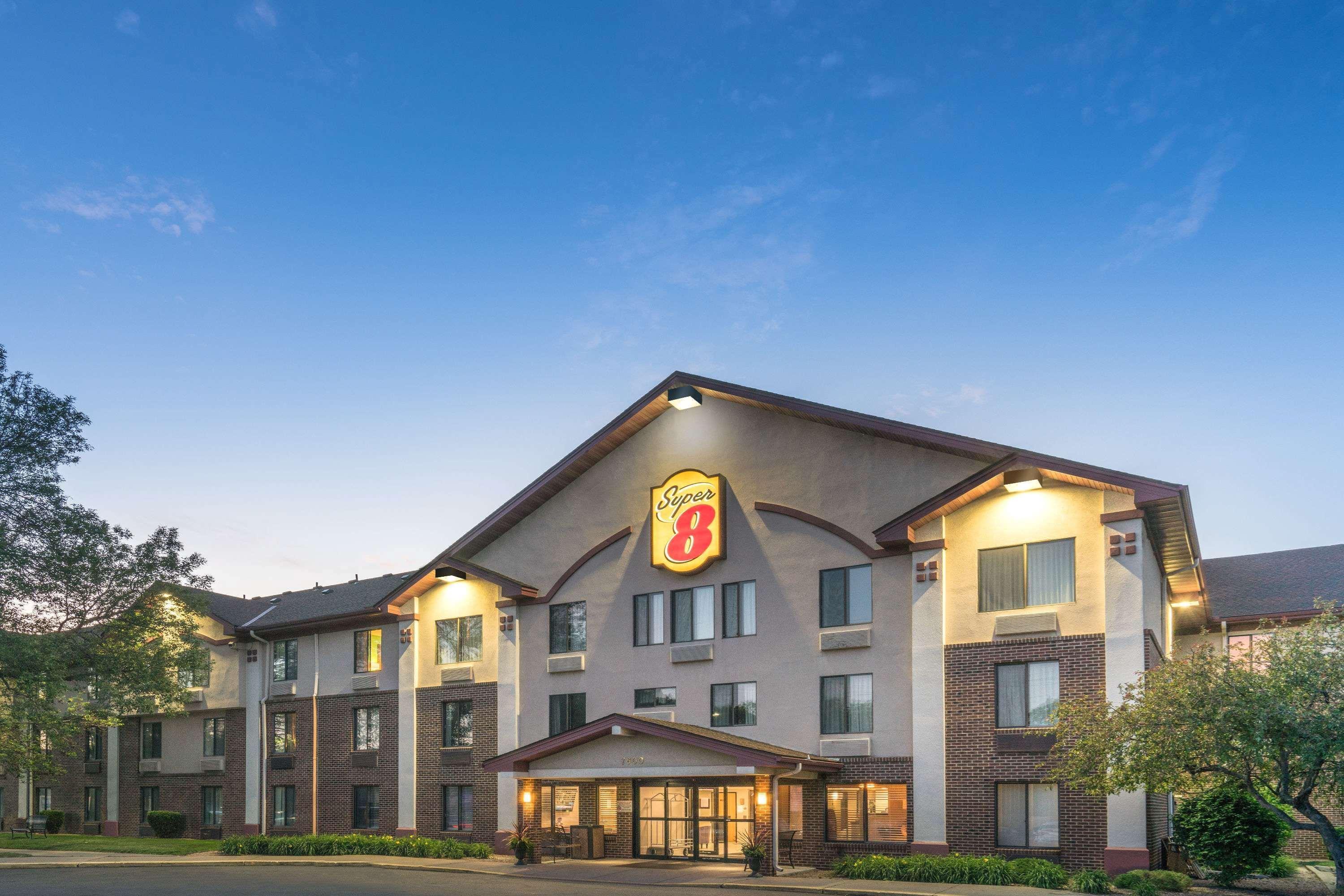 Super 8 By Wyndham Bloomington/Airport Exterior foto
