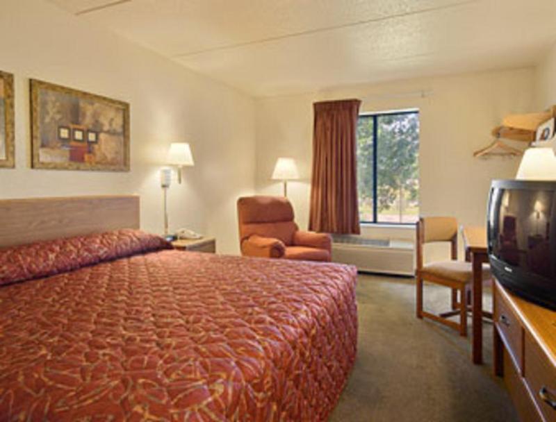 Super 8 By Wyndham Bloomington/Airport Exterior foto