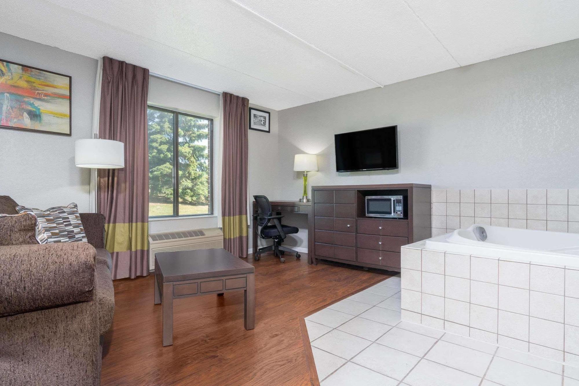 Super 8 By Wyndham Bloomington/Airport Exterior foto